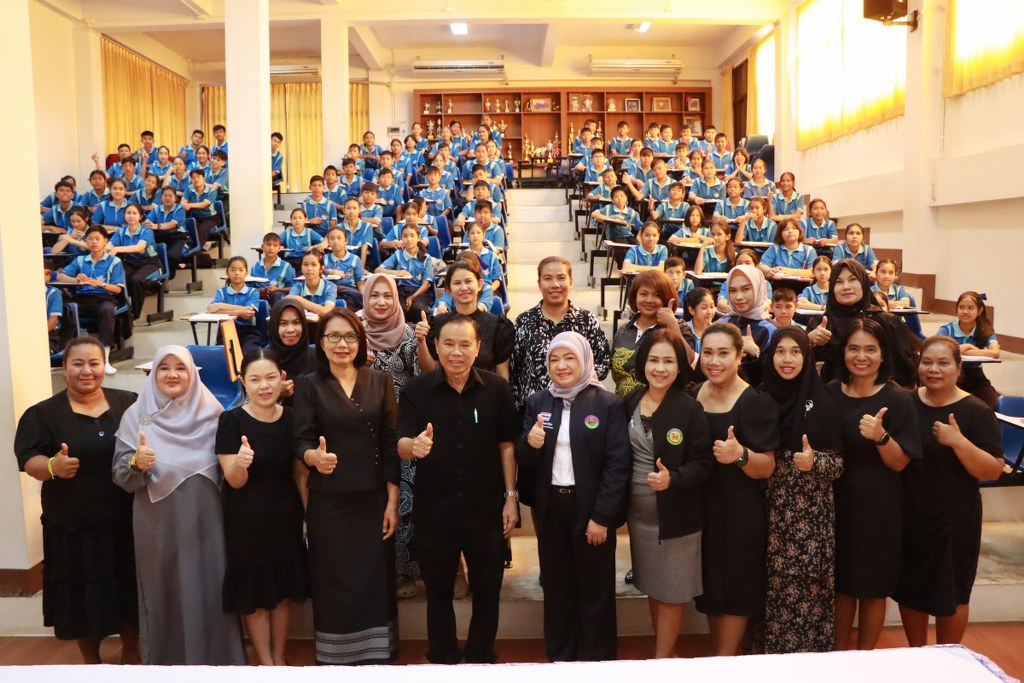 พิธีเปิดกิจกรรมเพิ่มทักษะการคิดวิเคราะห์ สังเคราะห์ เพื่อพัฒนาผลการทดสอบทางการศึกษาระดับชาติขั้นพื้นฐาน (O-NET)
