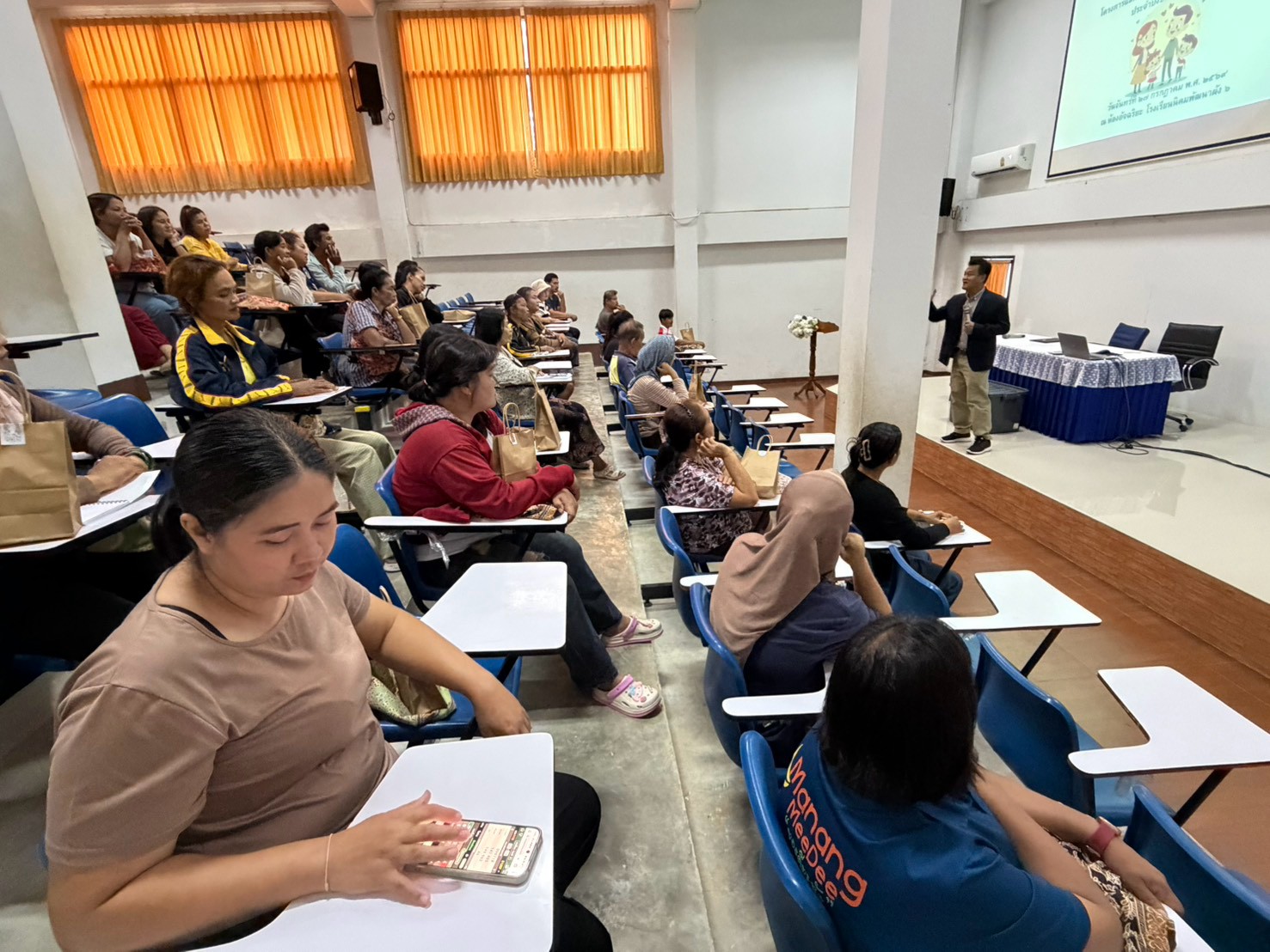 อบรมเลี้ยงดูเด็กปฐมวัย ส่งเสริมพัฒนาการสมวัยทั้ง ๔ ด้าน ภายใต้โครงการแลกเปลี่ยนเรียนรู้การจัดการศึกษาระดับปฐมวัย ประจำปี ๒๕๖๙